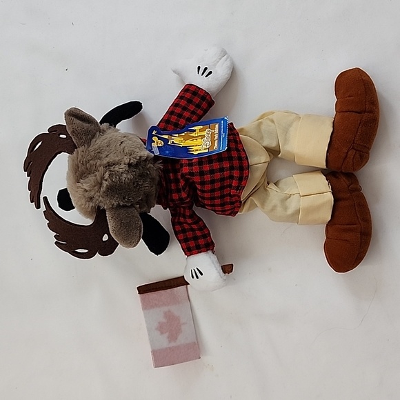 NWT Vintage Disney Theme Park Exclusive Canada Goofy Beanie Plush - Picture 3 of 16